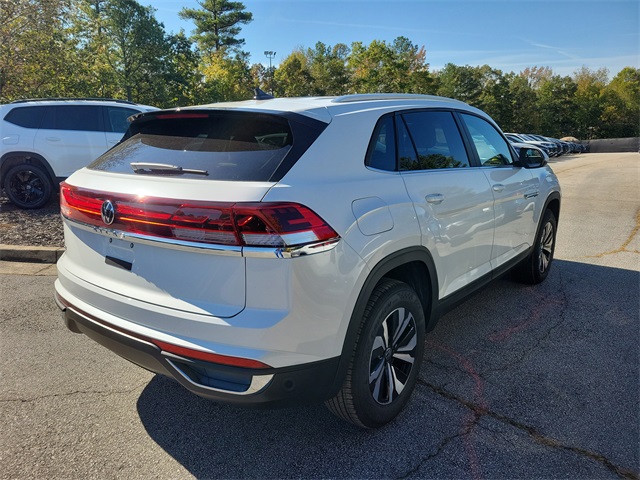 2026 Volkswagen Atlas Cross Sport SE photo 2