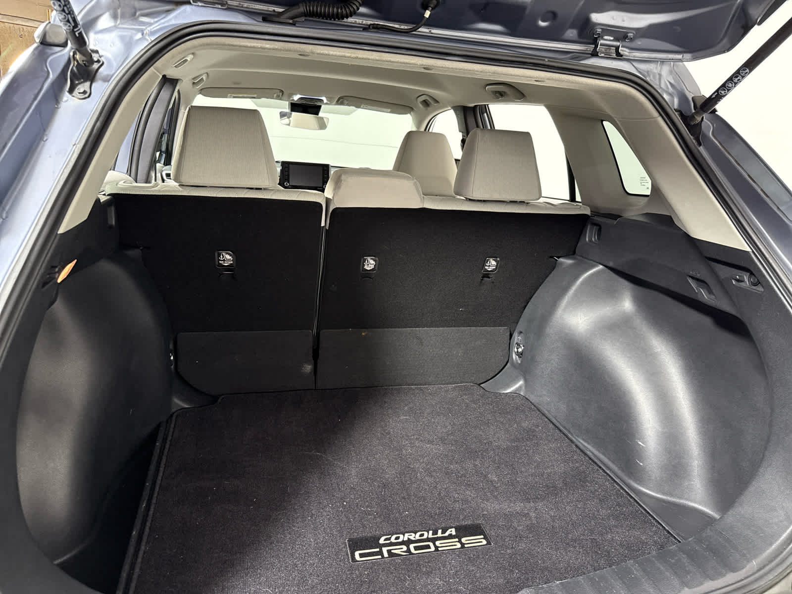 2022 Toyota Corolla Cross LE photo 18