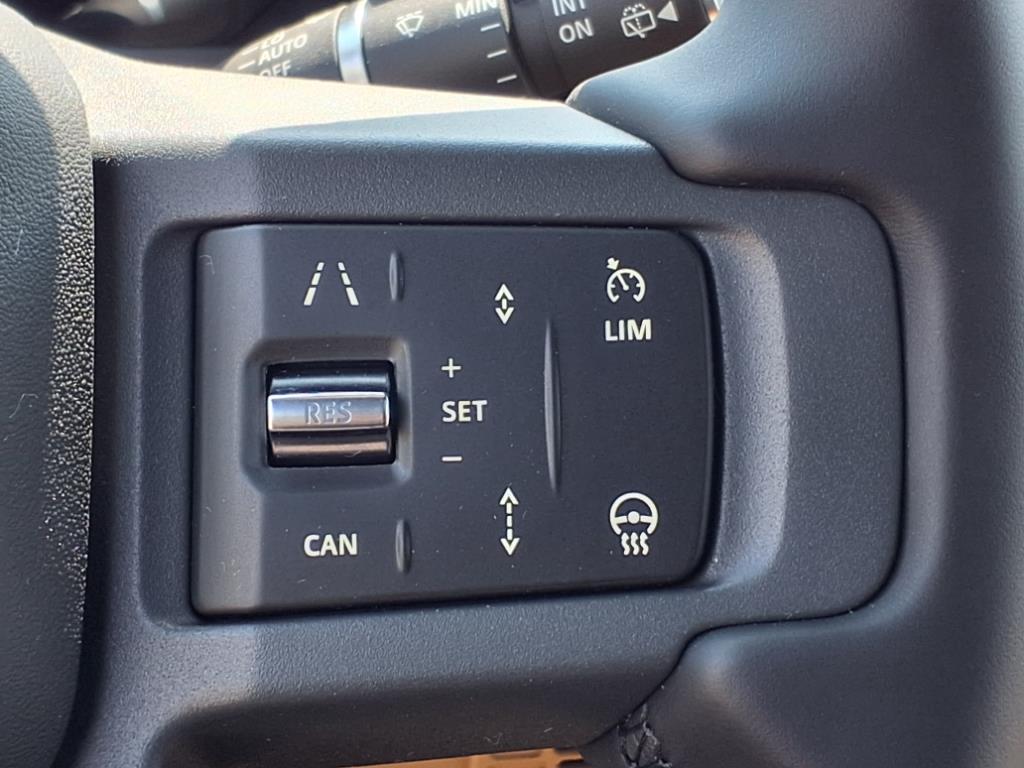 2025 Land Rover Defender 130 S photo 12