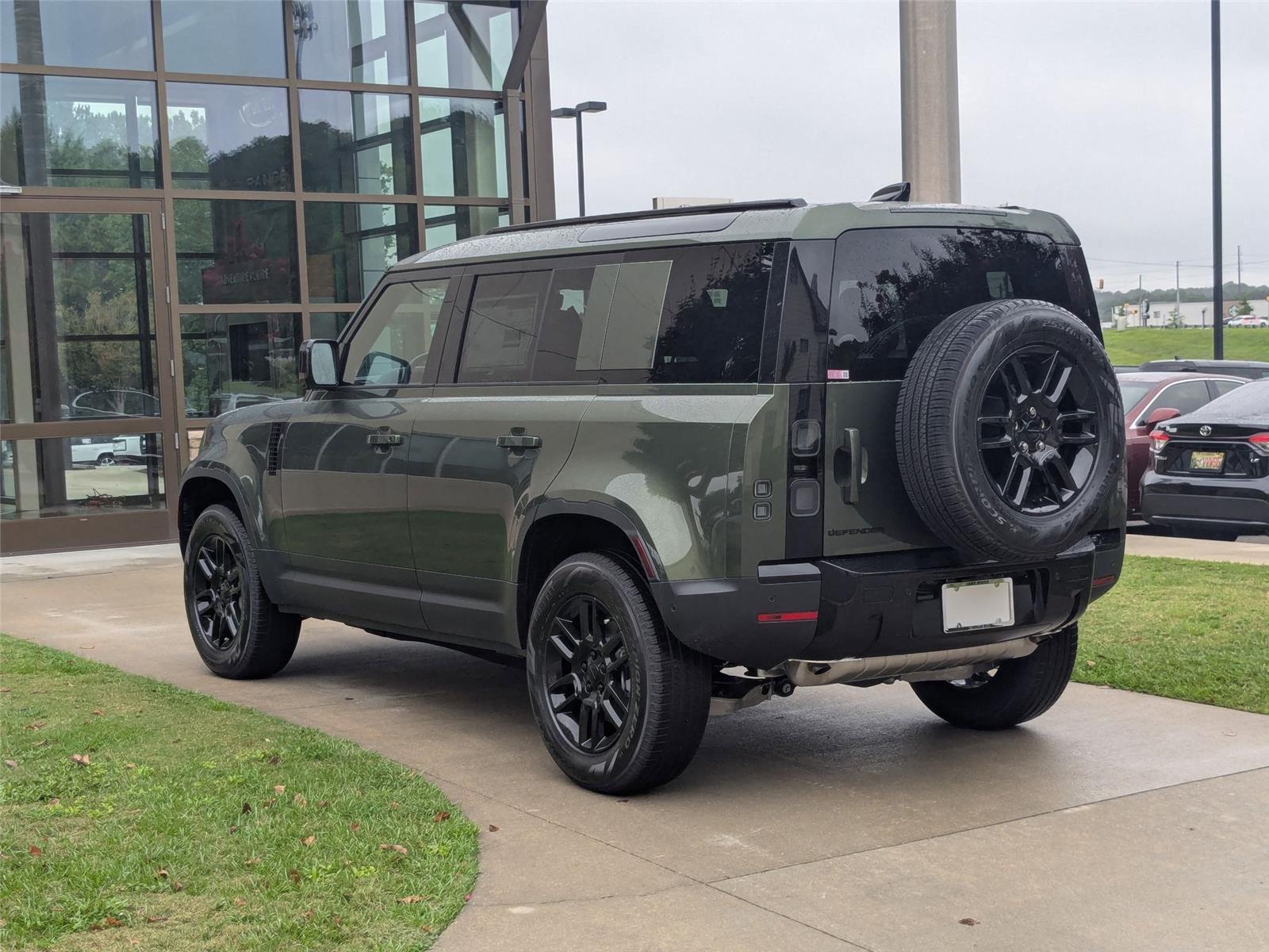 2026 Land Rover Defender 110 S photo 7