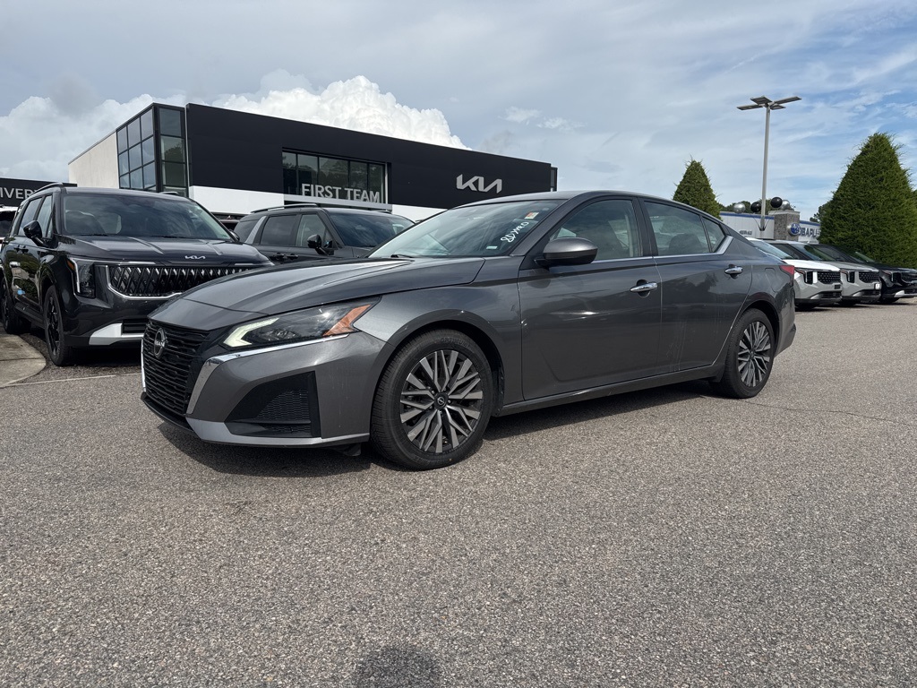 2023 Nissan Altima SV photo 2