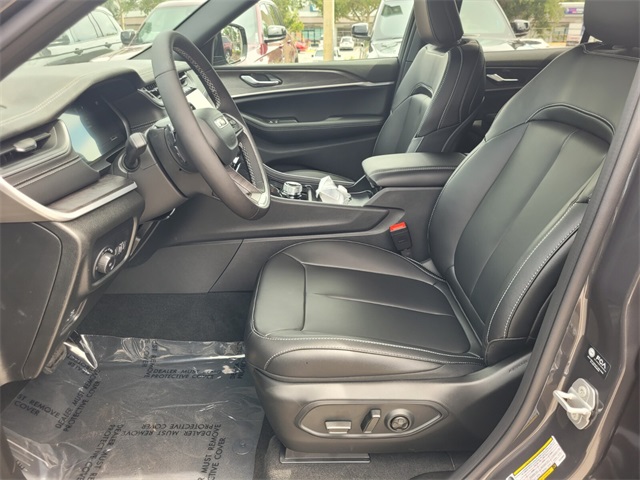 2025 Jeep Cherokee Limited photo 4