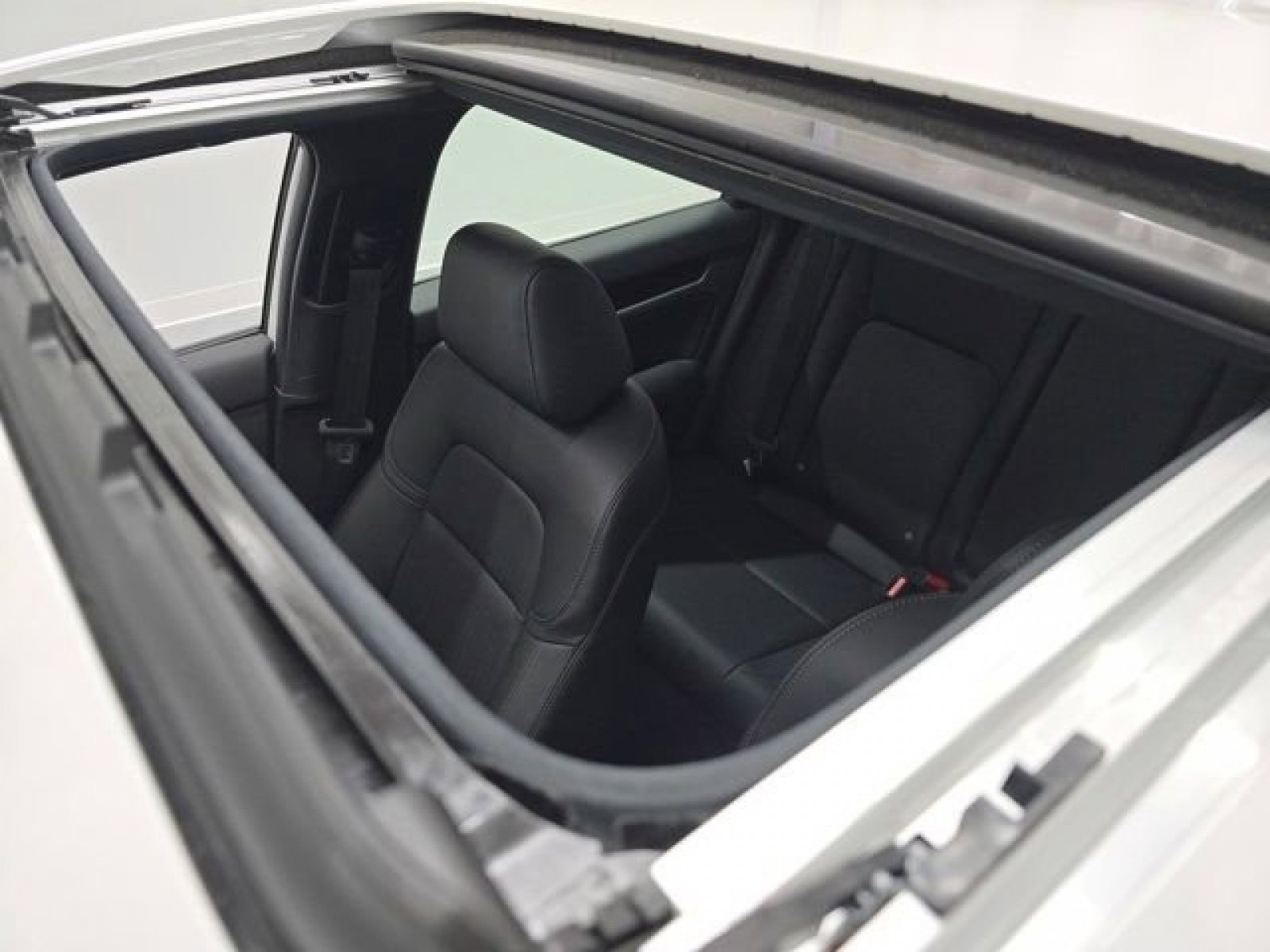 2026 Honda Civic Sport Touring Hatchback Hybrid photo 2