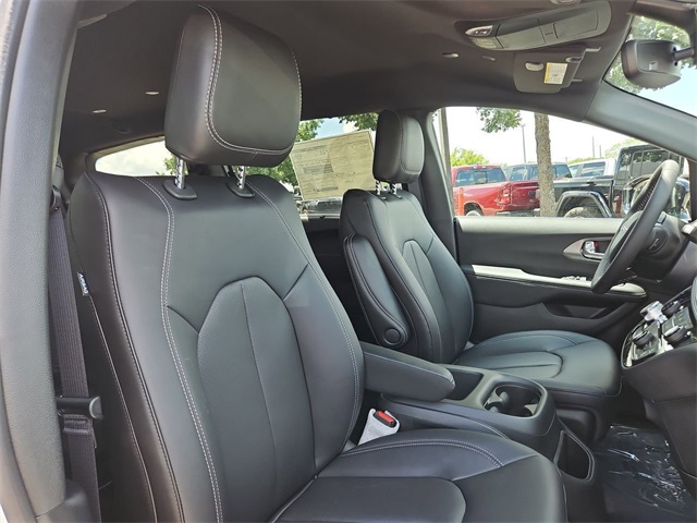 2025 Chrysler Pacifica photo 33