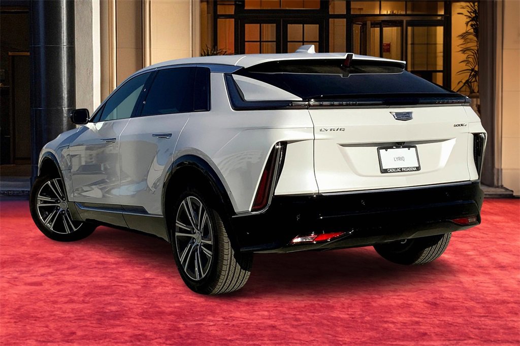 2025 Cadillac Lyriq Luxury photo 4