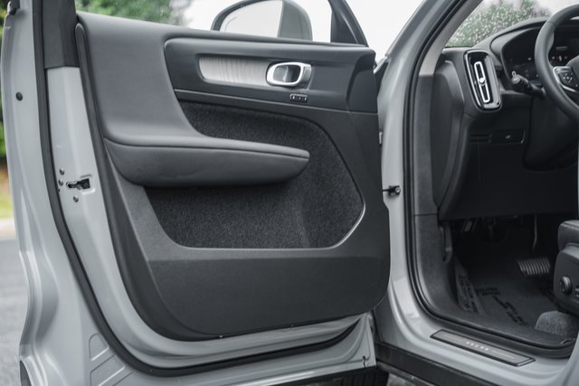 2024 Volvo XC40 Plus photo 29