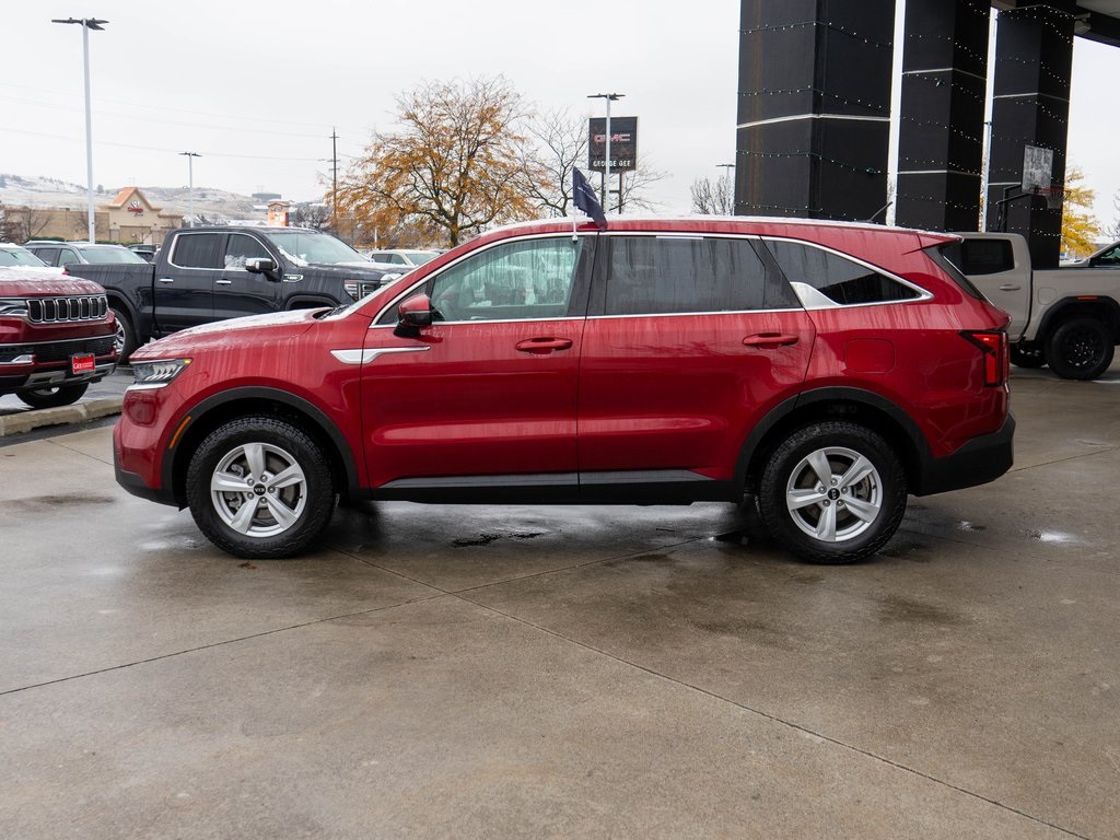2021 Kia Sorento LX photo 2