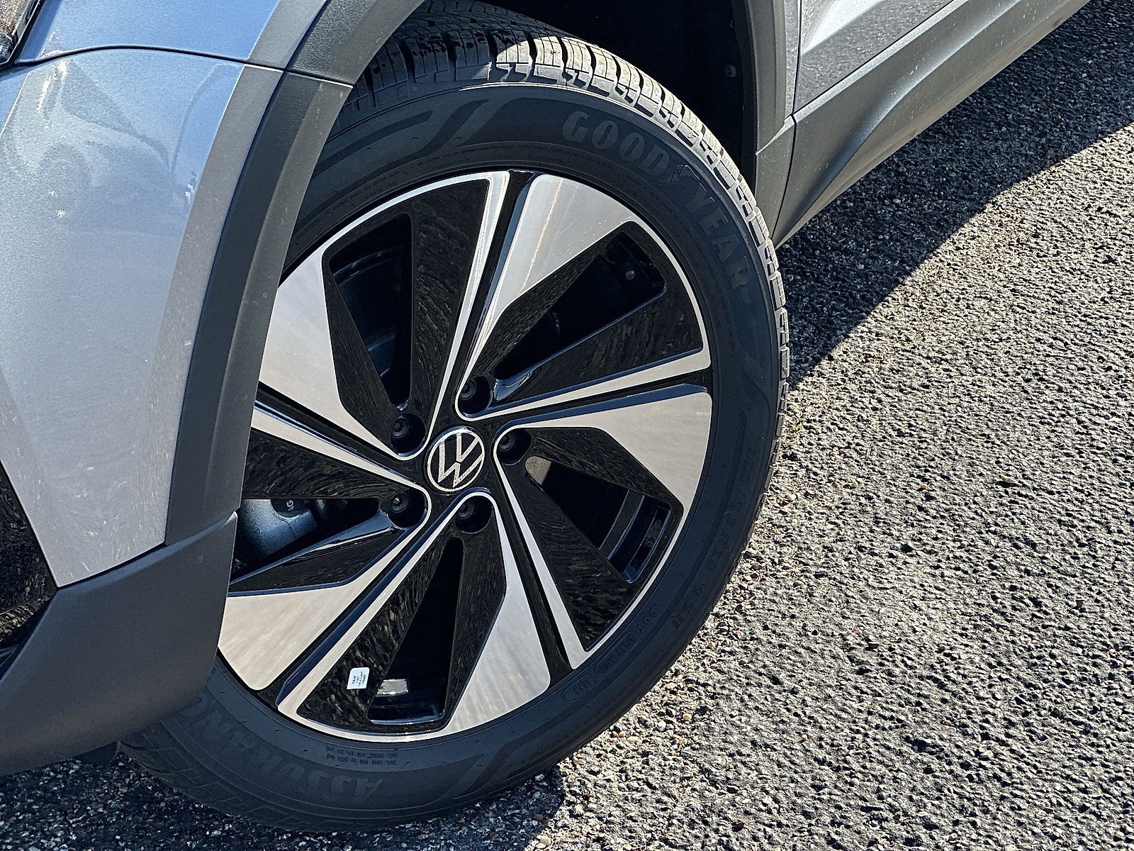 New 2024 Pyrite Silver Volkswagen 1.5T SE image 10
