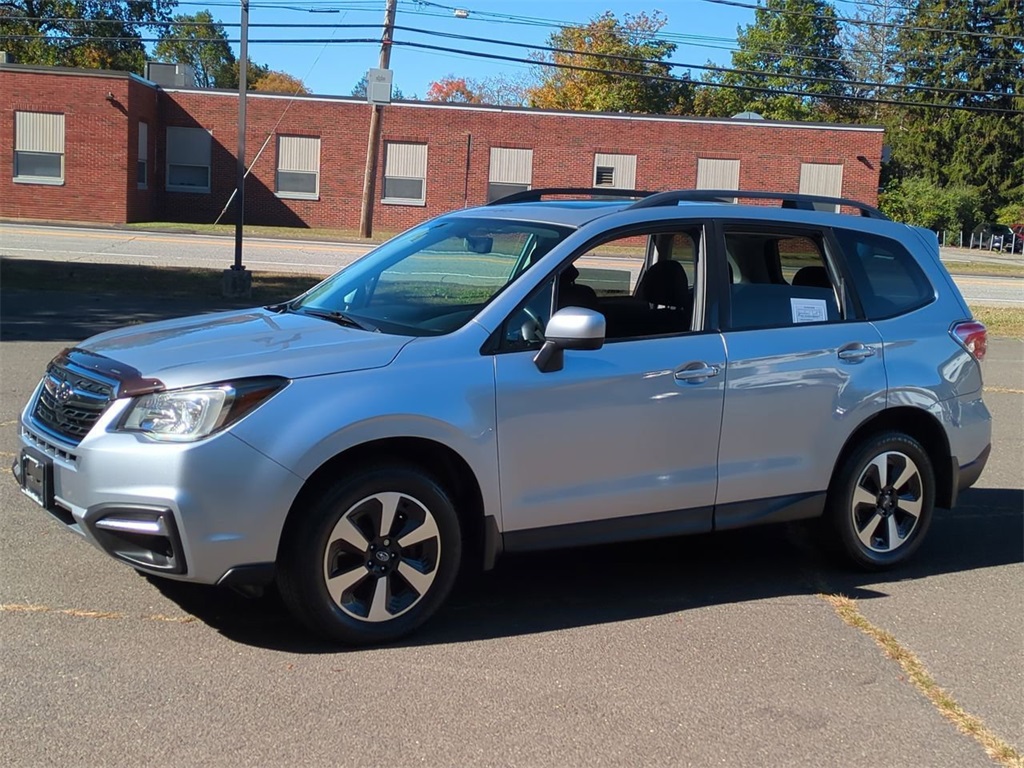 2018 Subaru Forester 2.5i Premium photo 2
