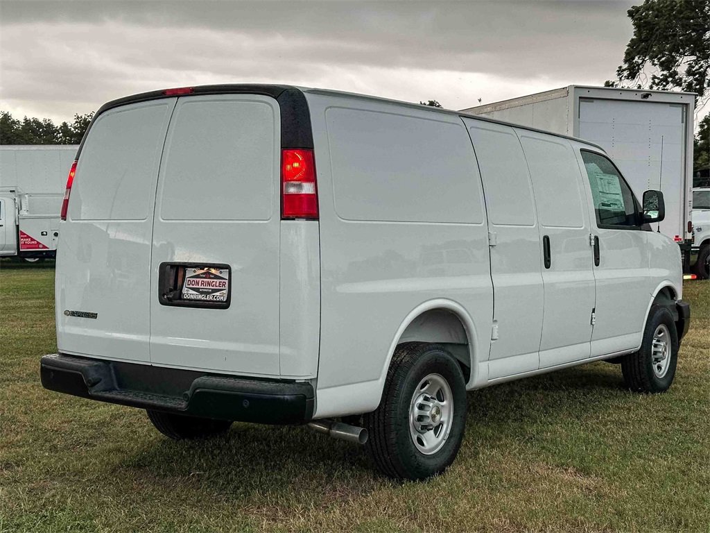 2025 Chevrolet Express Cargo 2500 photo 4