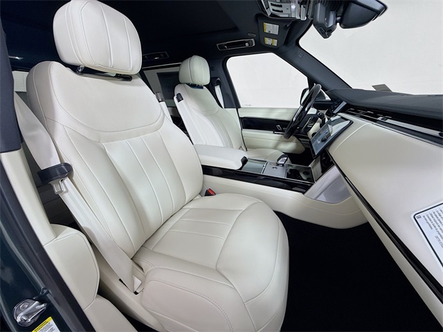 2025 Land Rover Range Rover SE photo 23