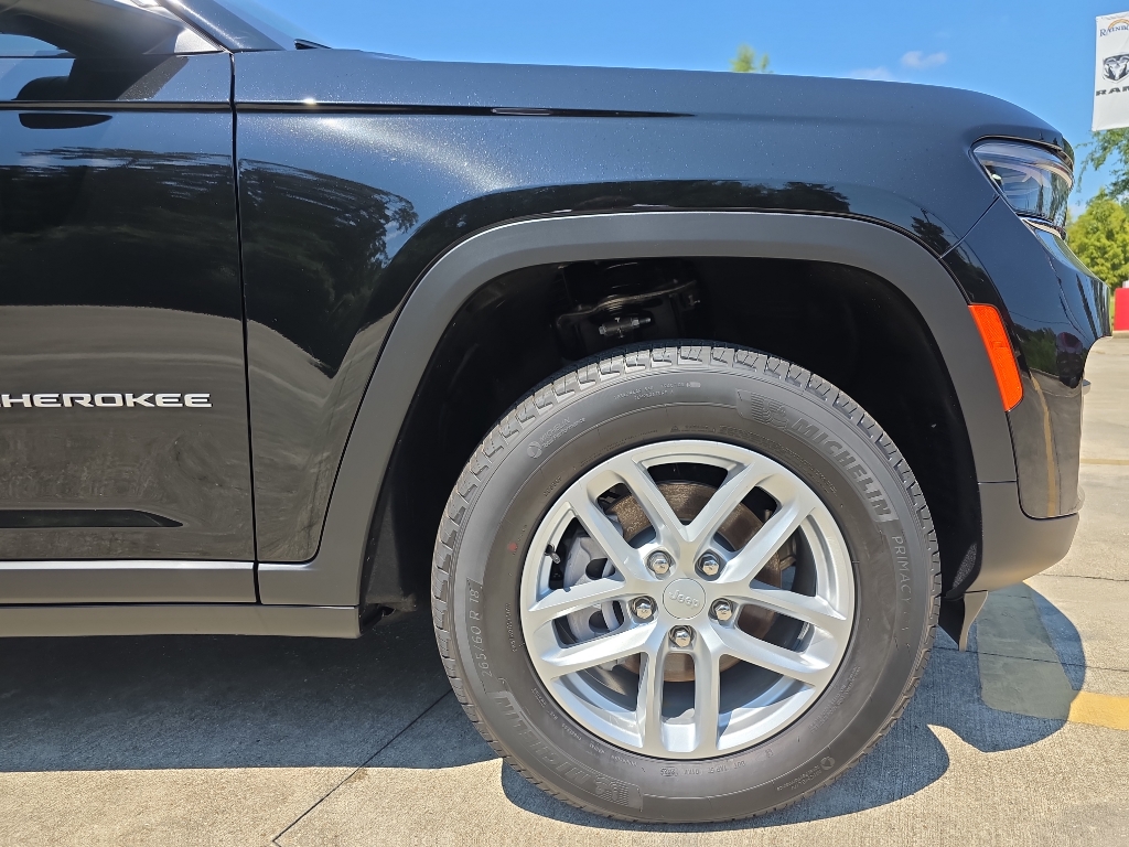 2025 Jeep Grand Cherokee Laredo X photo 11