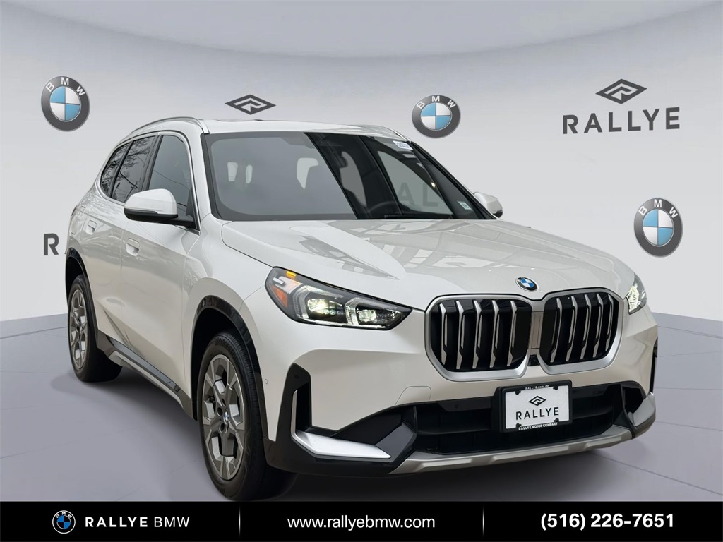 2025 BMW X1 28i's photo