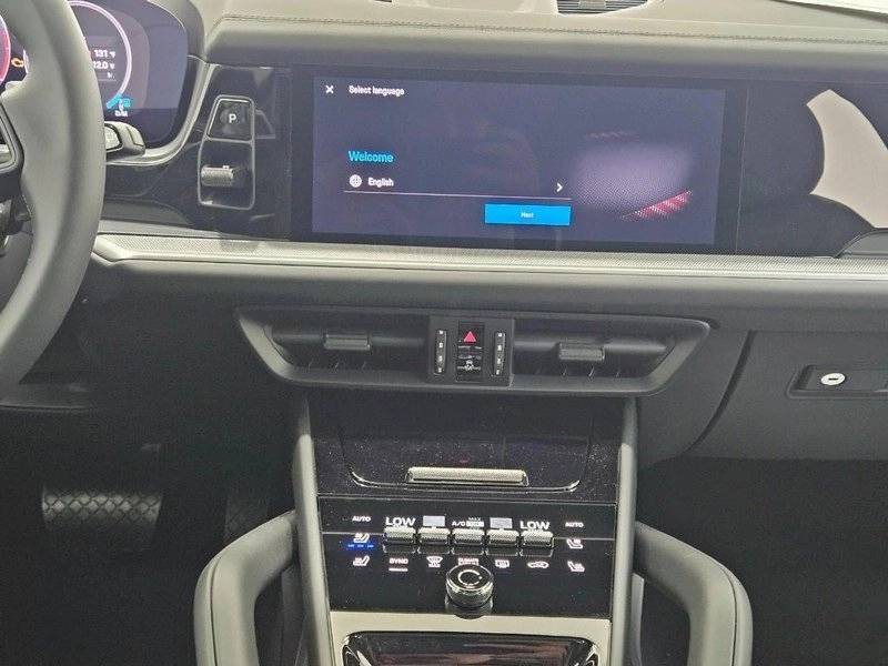 2025 Porsche Cayenne Base photo 14