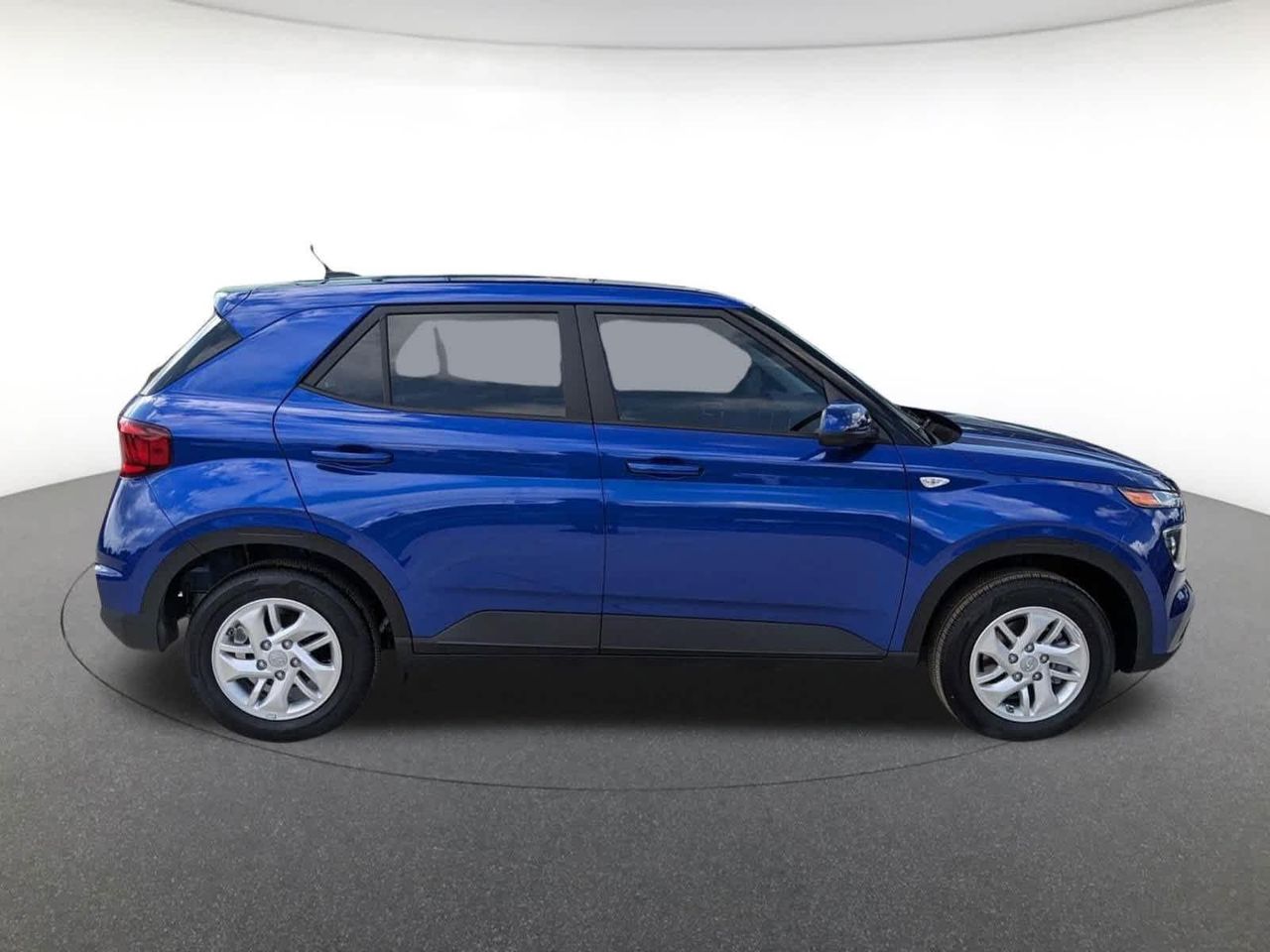 2025 Hyundai Venue SE photo 2