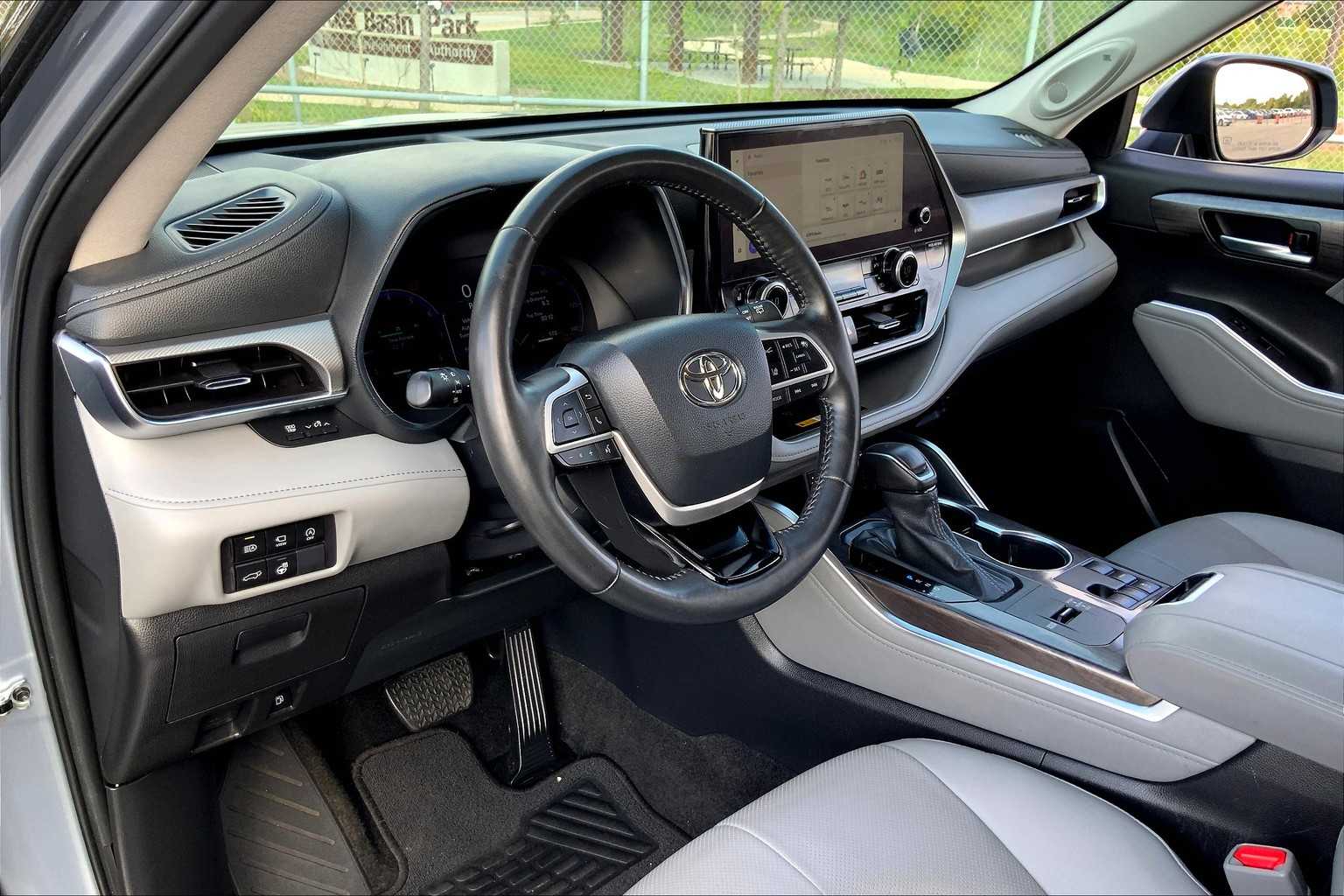 2024 Toyota Highlander Platinum photo 16