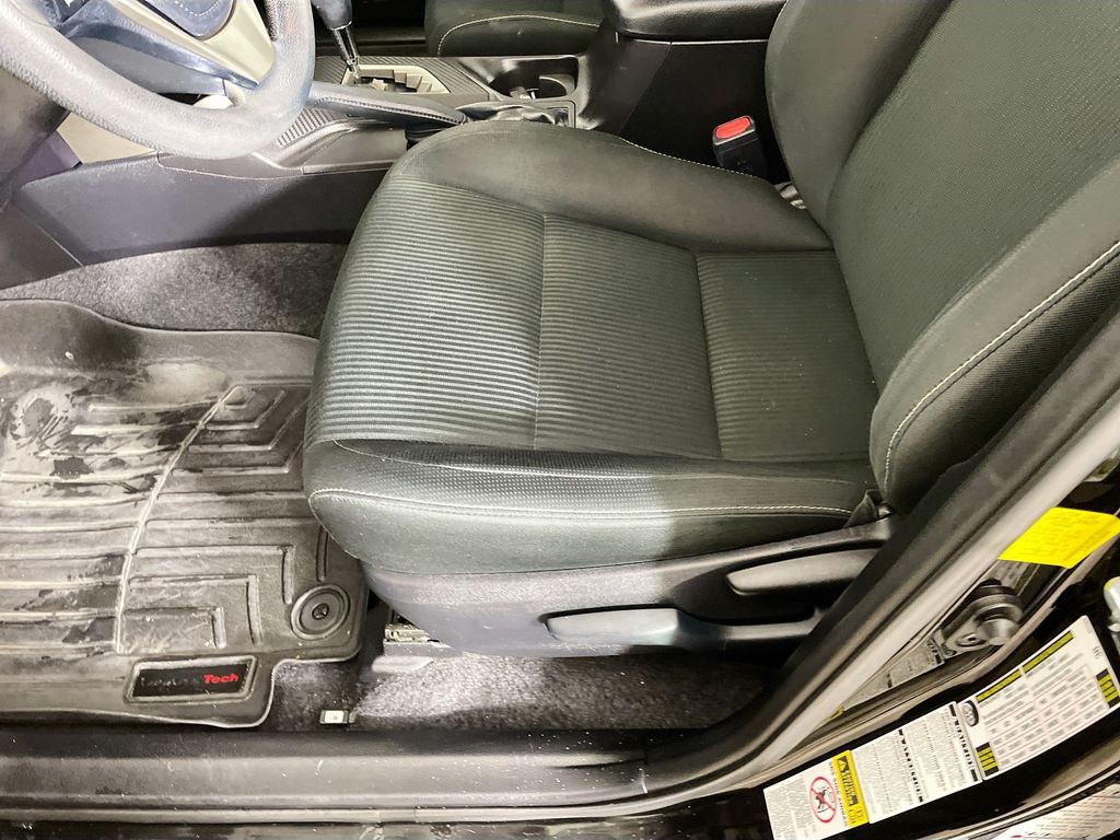 2013 Toyota RAV4 XLE photo 16