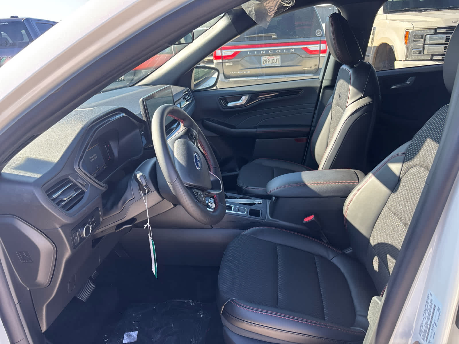 2025 Ford Escape ST-Line photo 8