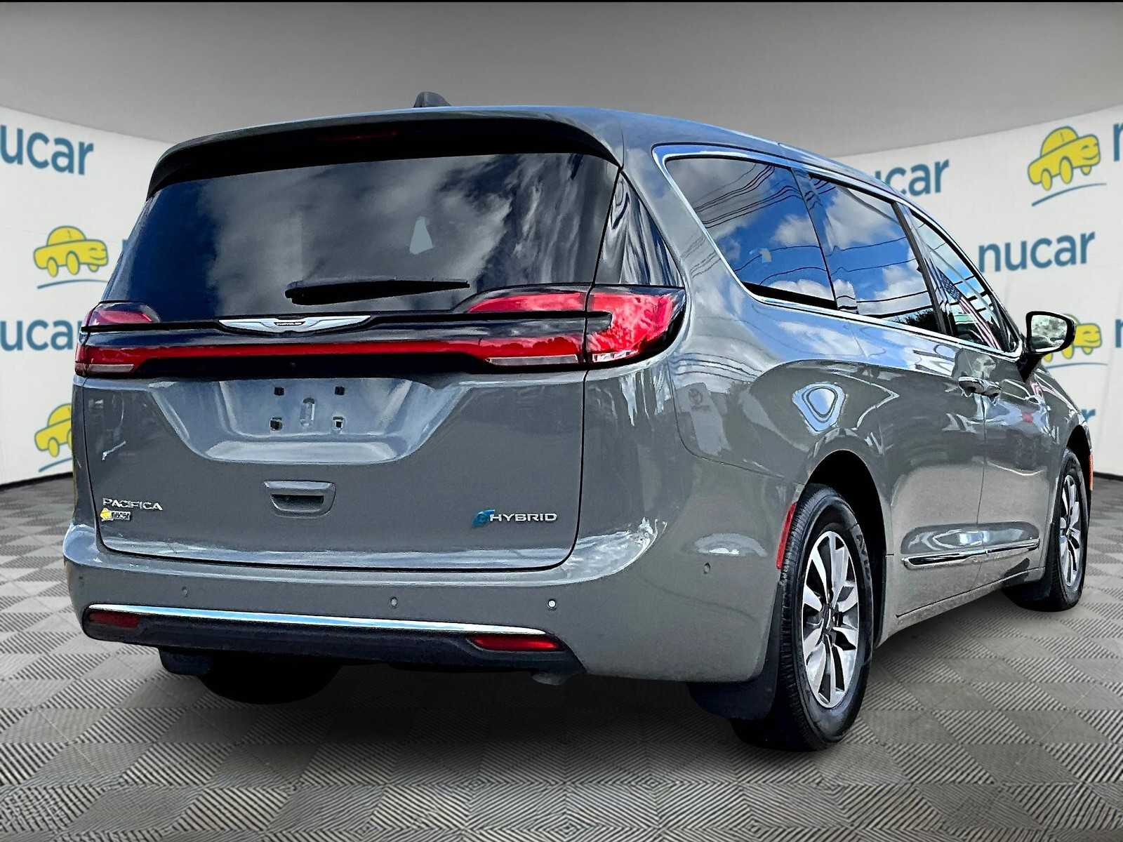 2023 Chrysler Pacifica Hybrid Limited photo 6