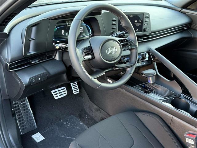 2026 Hyundai Elantra SEL Sport photo 2