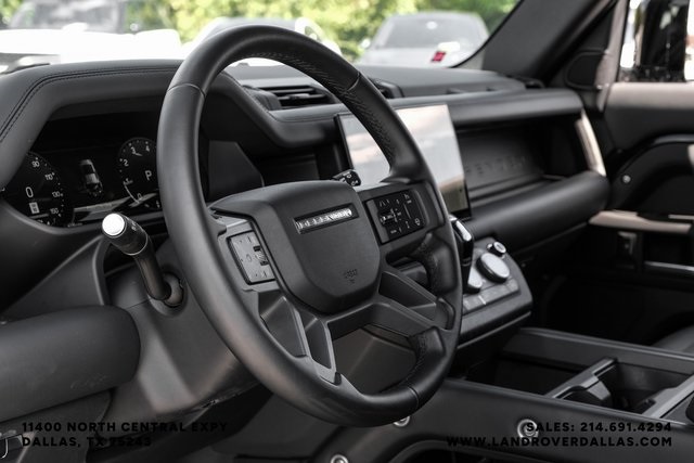 2025 Land Rover Defender 110 X-Dynamic SE photo 16