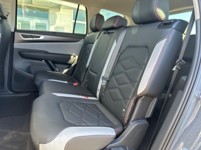 2025 Volkswagen Atlas Peak Edition photo 23
