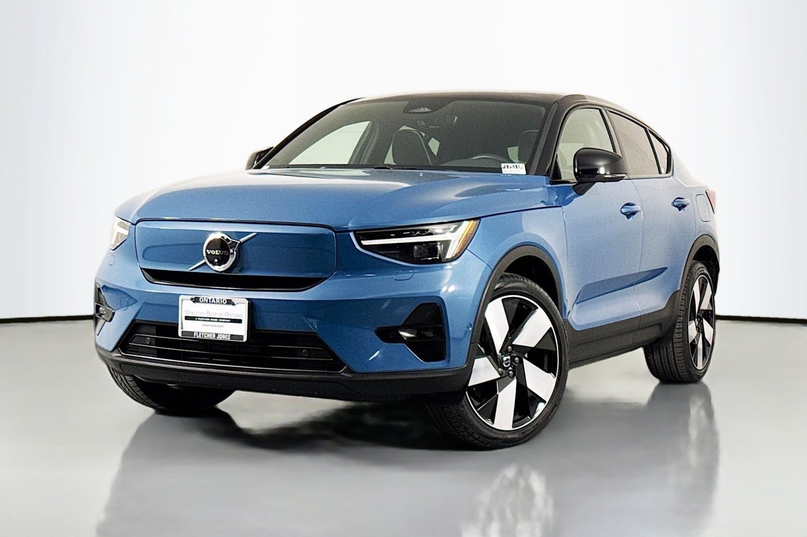 2022 Volvo C40 Ultimate's photo