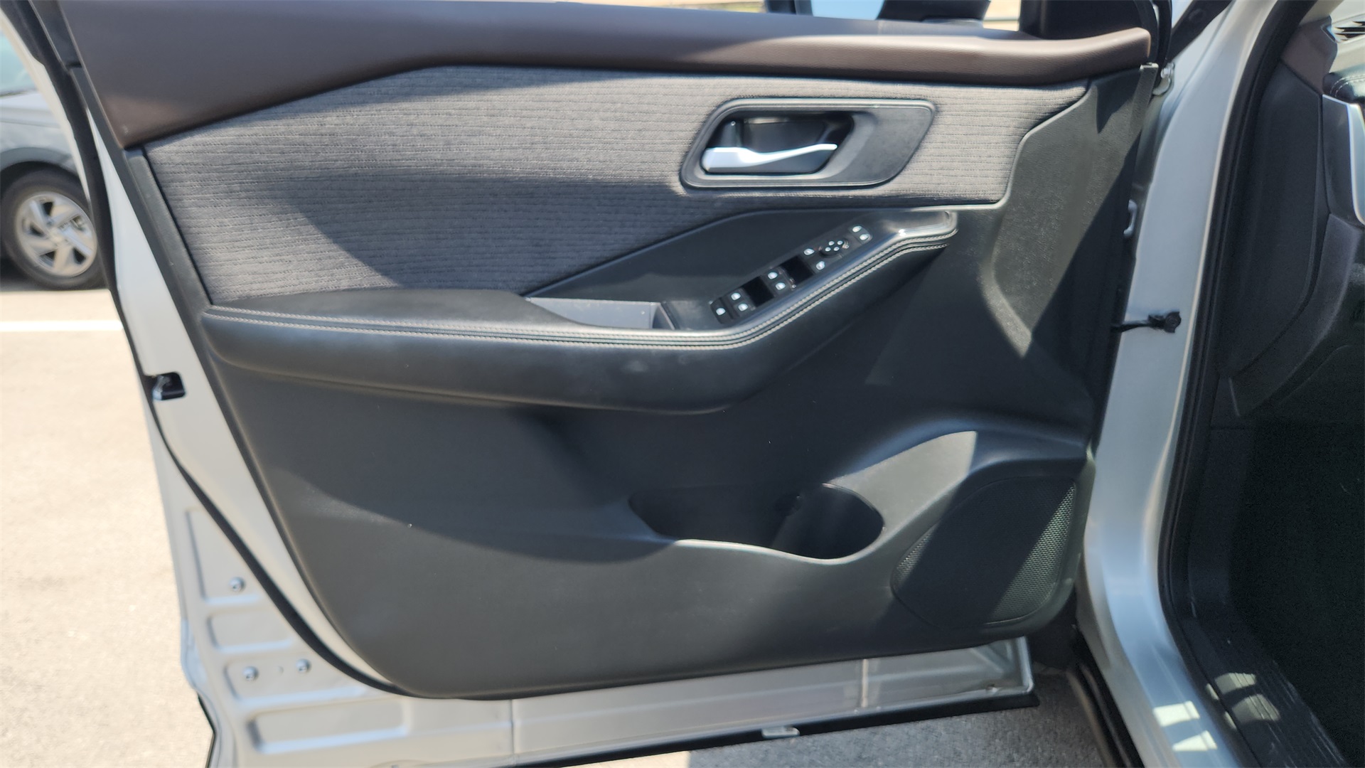 2023 Nissan Rogue SV photo 13