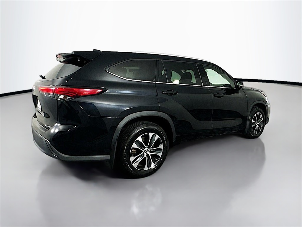 2022 Toyota Highlander XLE photo 14