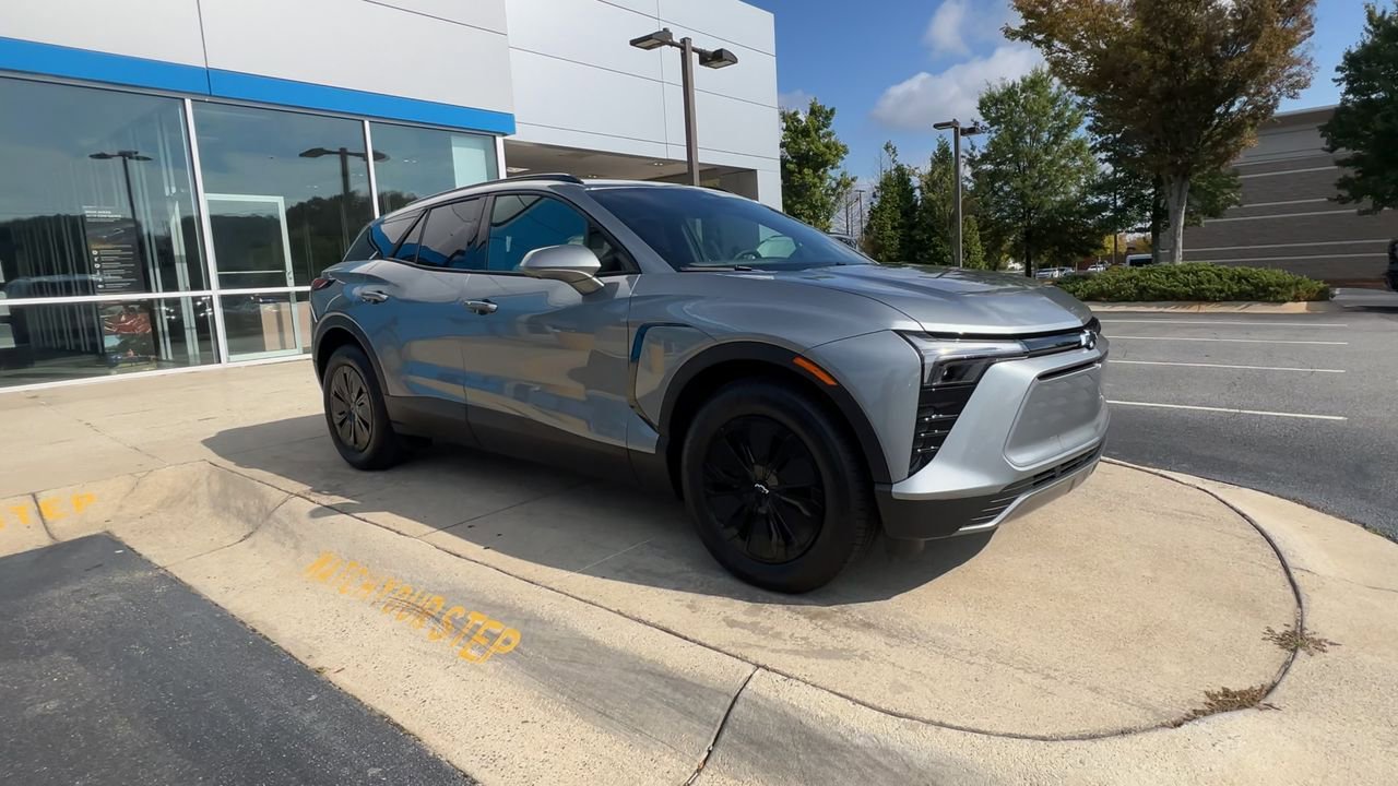 2026 Chevrolet Blazer EV photo 2