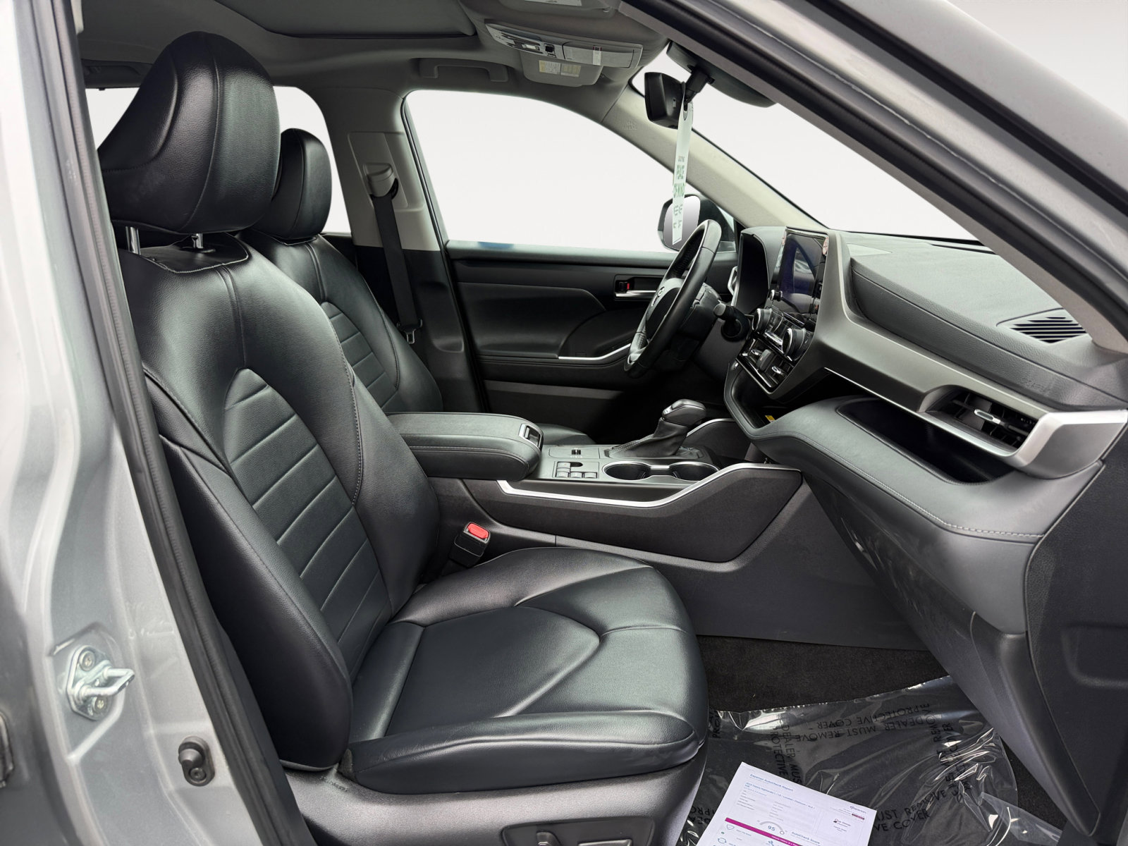 2023 Toyota Highlander XLE photo 16