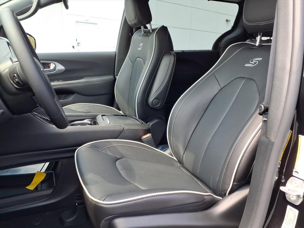 2026 Chrysler Pacifica Limited photo 5