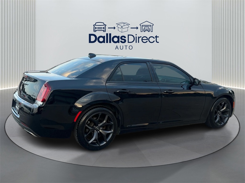 2020 Chrysler 300 Touring photo 5