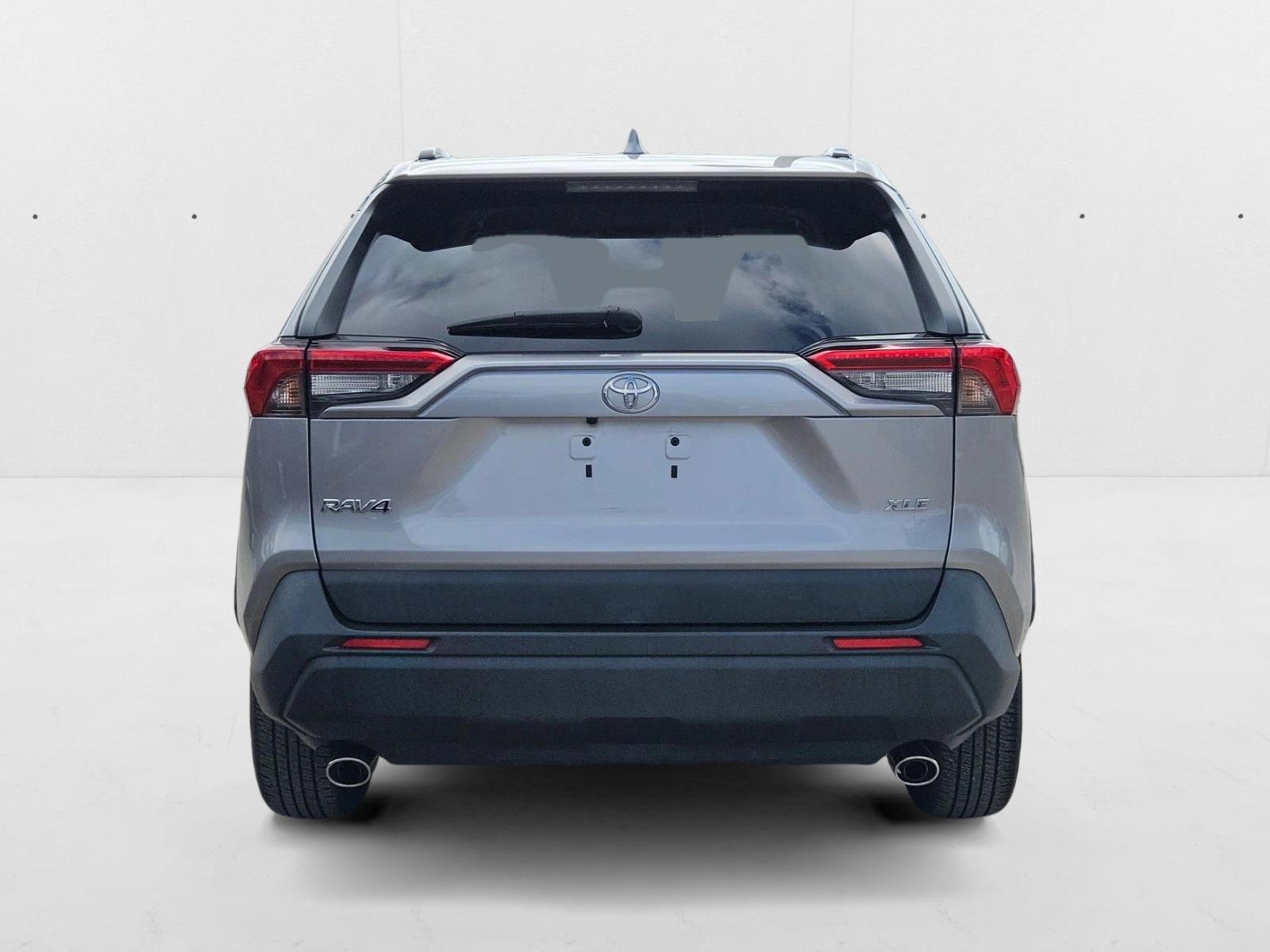 2020 Toyota RAV4 XLE photo 4