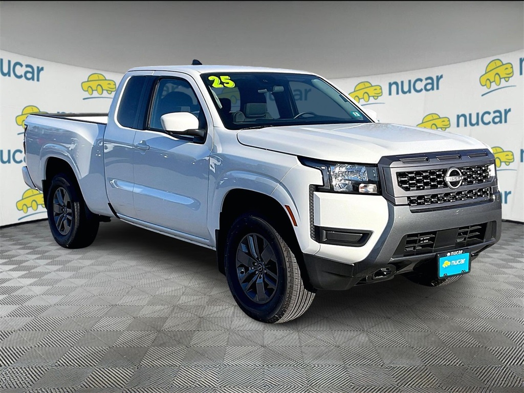 2025 Nissan Frontier SV's photo