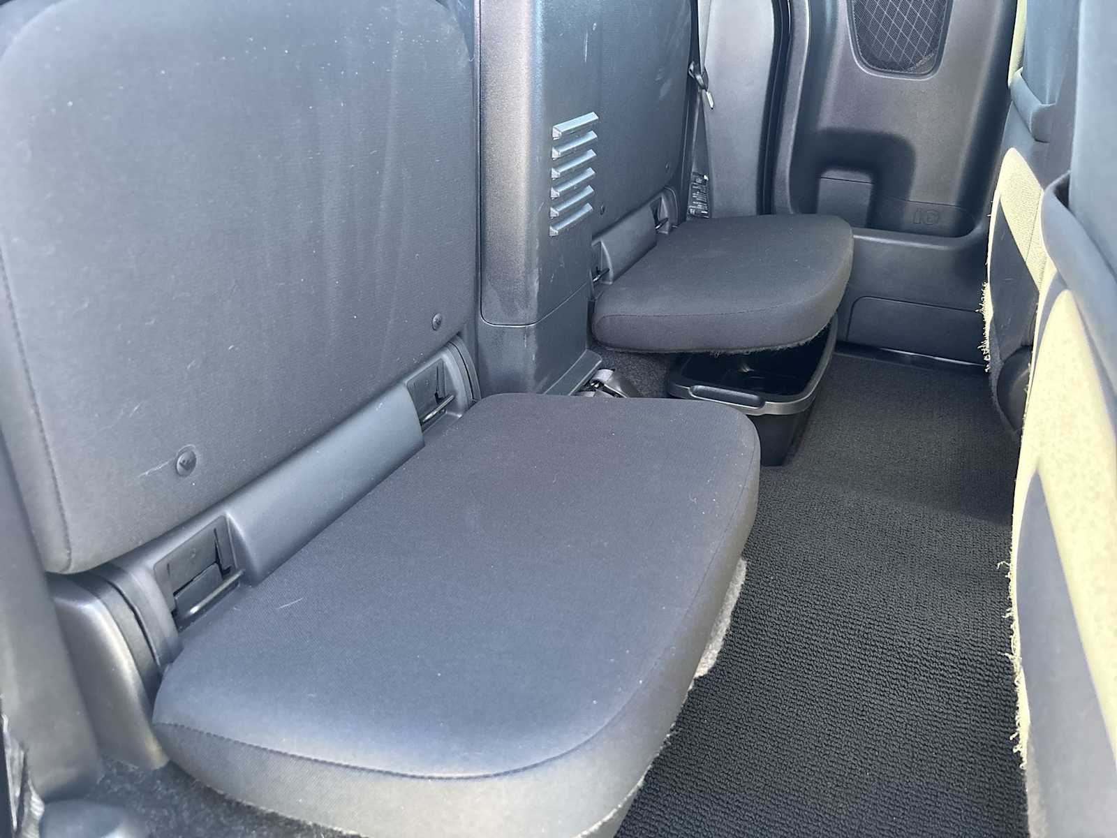 2022 Nissan Frontier SV photo 13