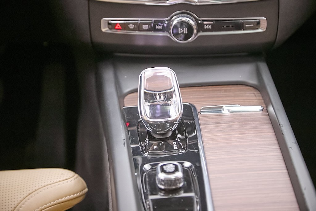 2023 VOLVO XC60 - Image 27