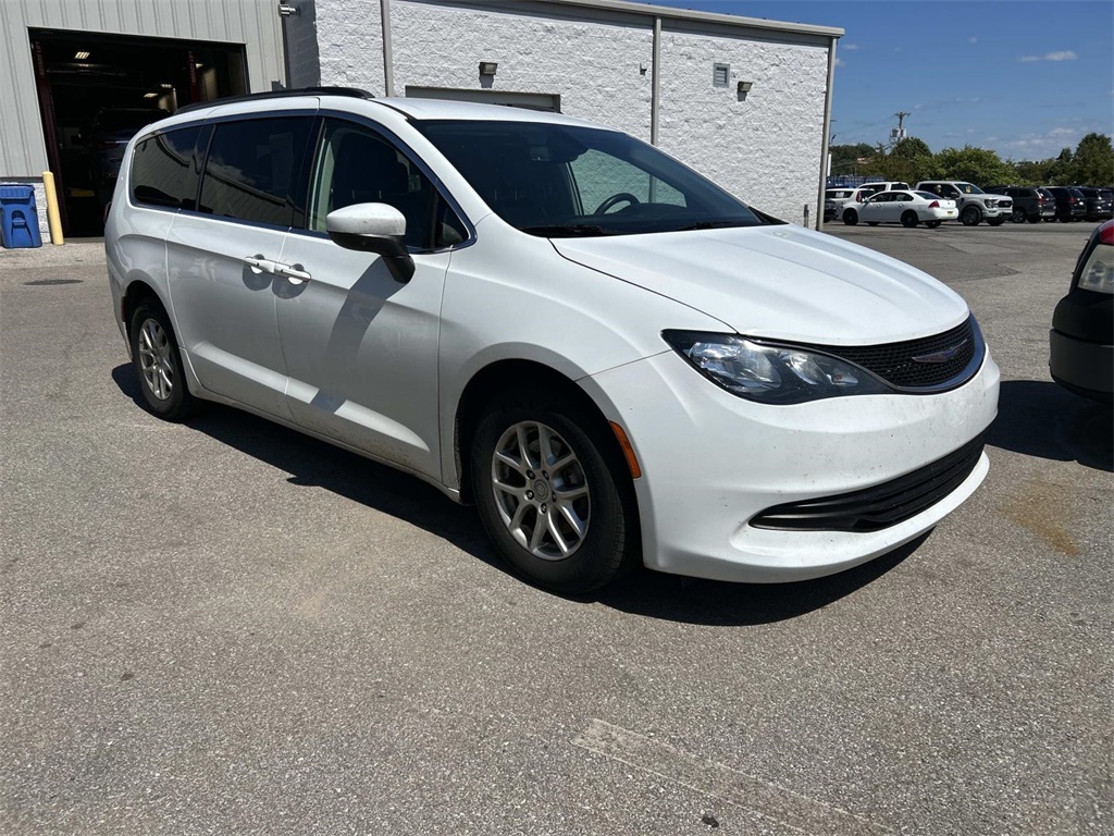 2020 Chrysler Voyager LXi photo 2