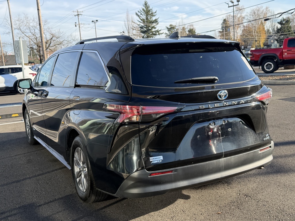 2021 Toyota Sienna LE photo 4