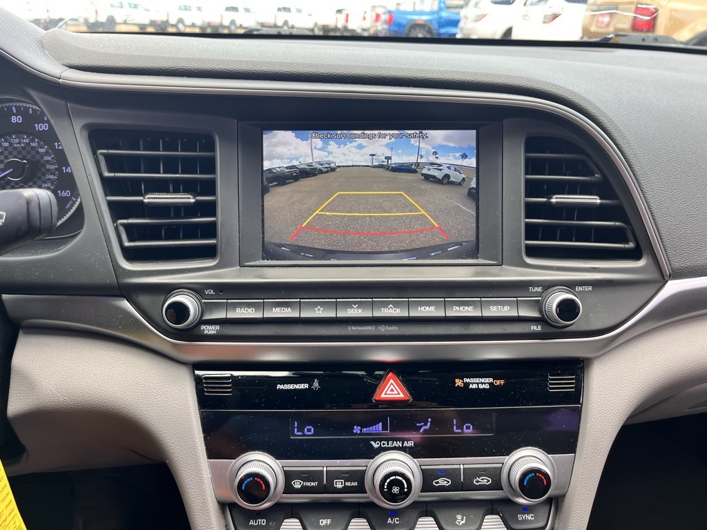 2020 Hyundai Elantra SEL photo 10