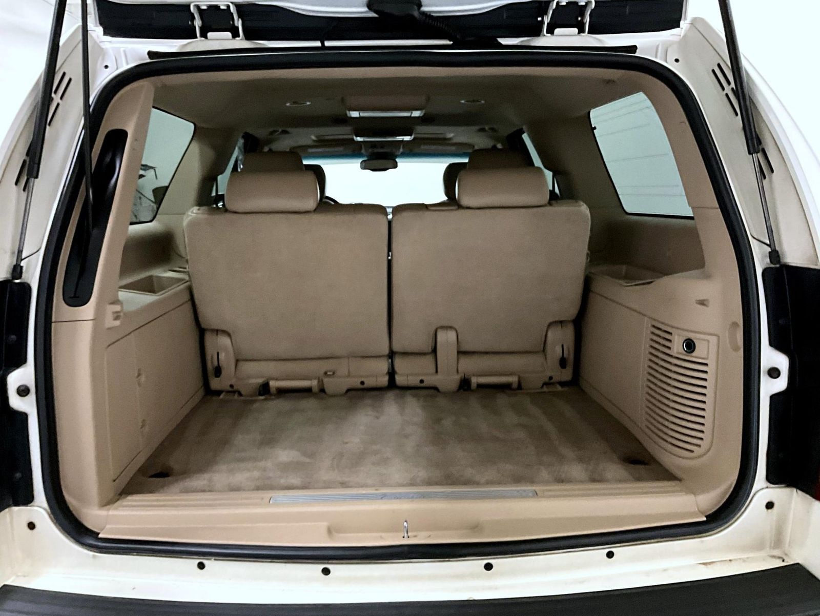 2011 Cadillac Escalade ESV Luxury photo 22