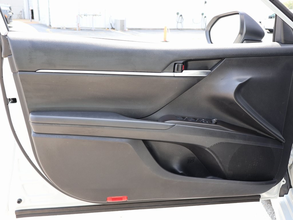 2022 Toyota Camry SE photo 18