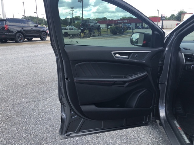 2022 Ford Edge ST photo 8
