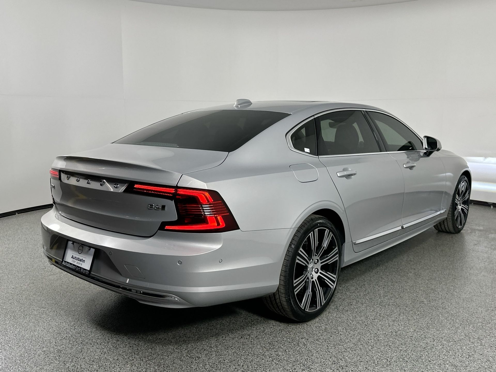 2025 Volvo S90 photo 4