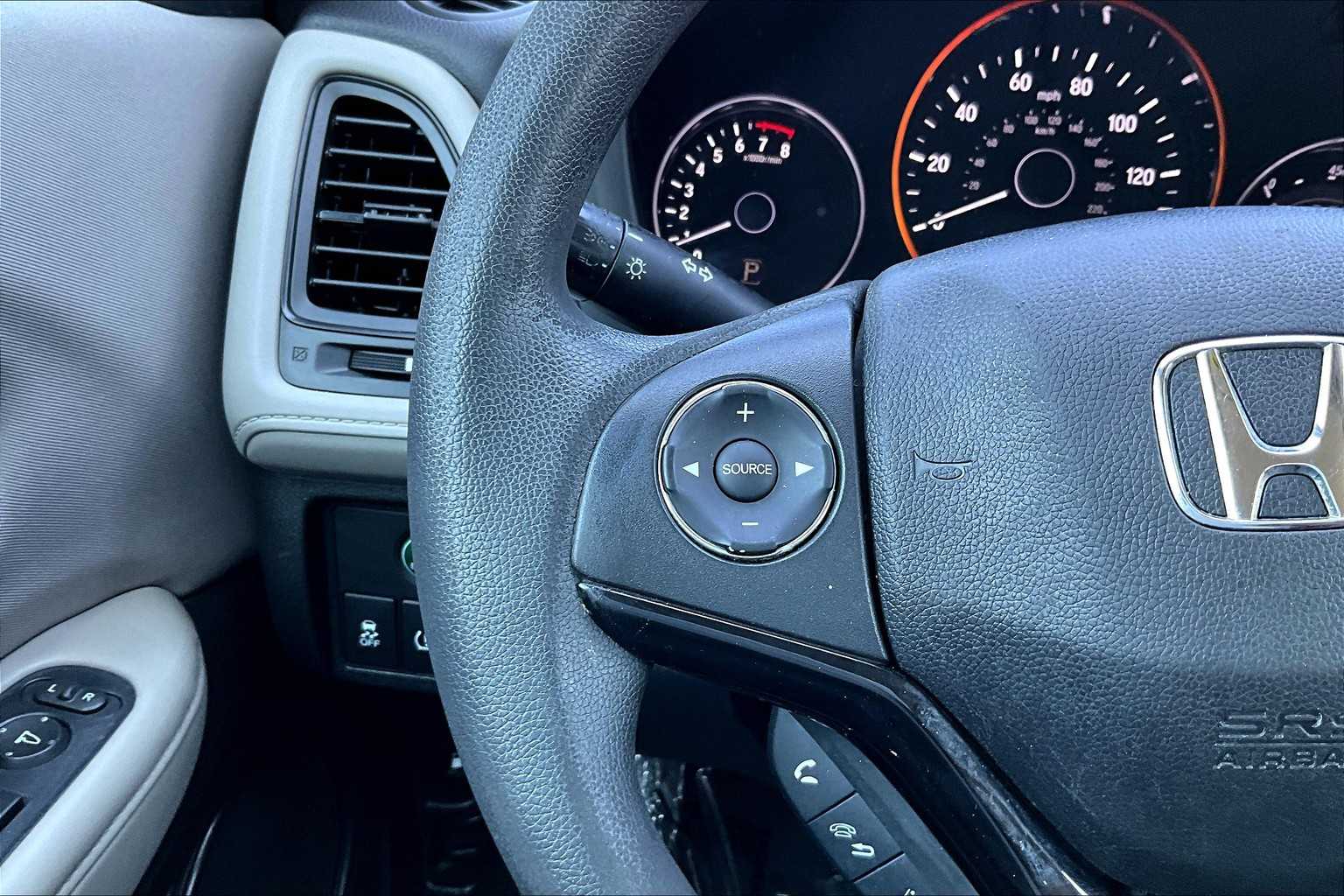 2016 Honda HR-V LX photo 21