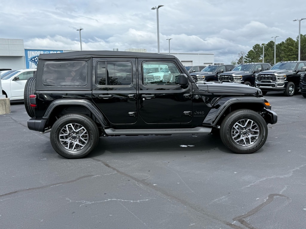 2025 Jeep Wrangler Sahara photo 2