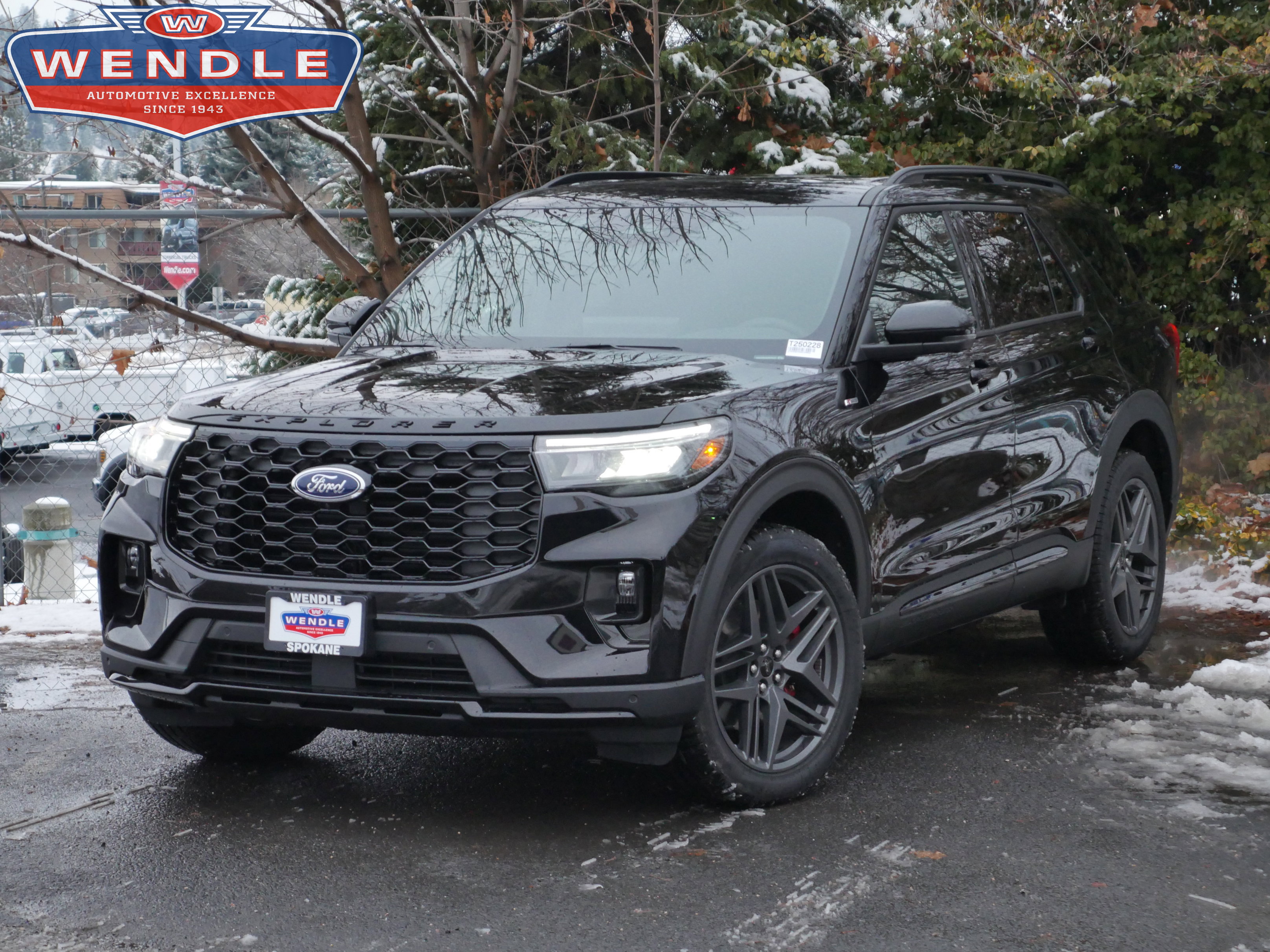 2025 Ford Explorer ST-LINE's photo