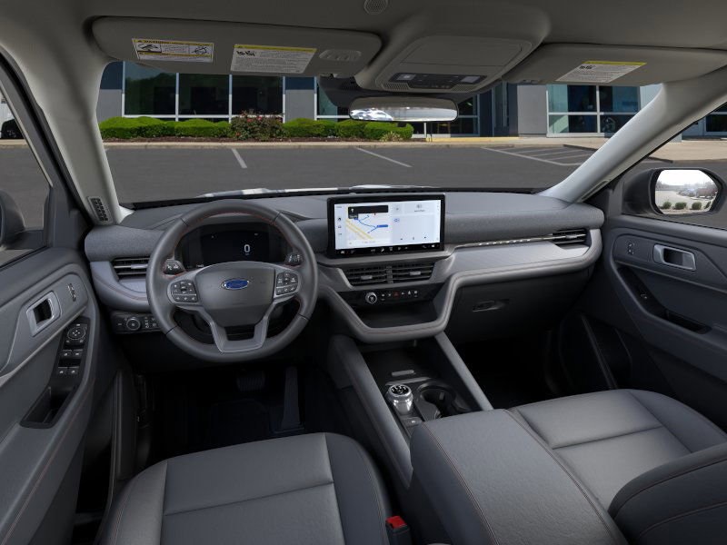 2025 Ford Explorer photo 3