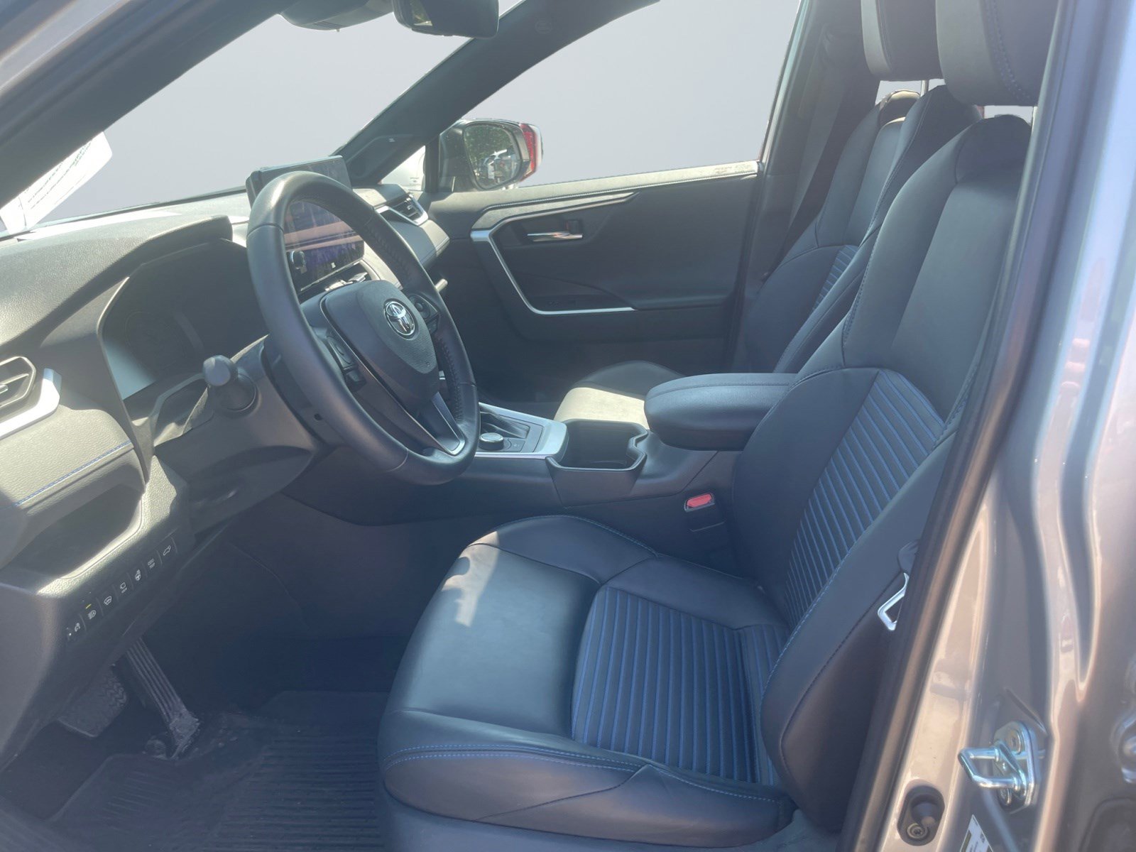 2024 Toyota RAV4 Hybrid XSE photo 9