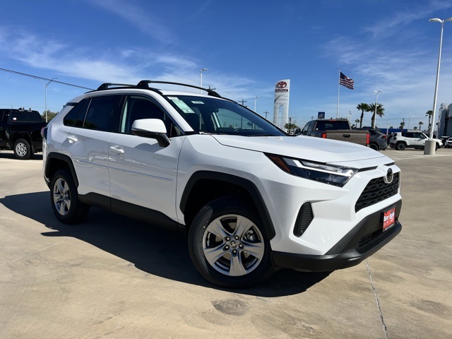 2025 Toyota RAV4 XLE's photo